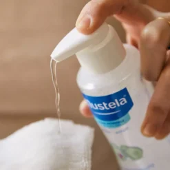 Agua Limpiadora sin aclarado con Aguacate Bio, 300 ml. - Mustela