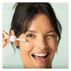 Ampoule Refresh Day Concentrado de Ojos Tonificante y Alisante, 15 ml. - SVR